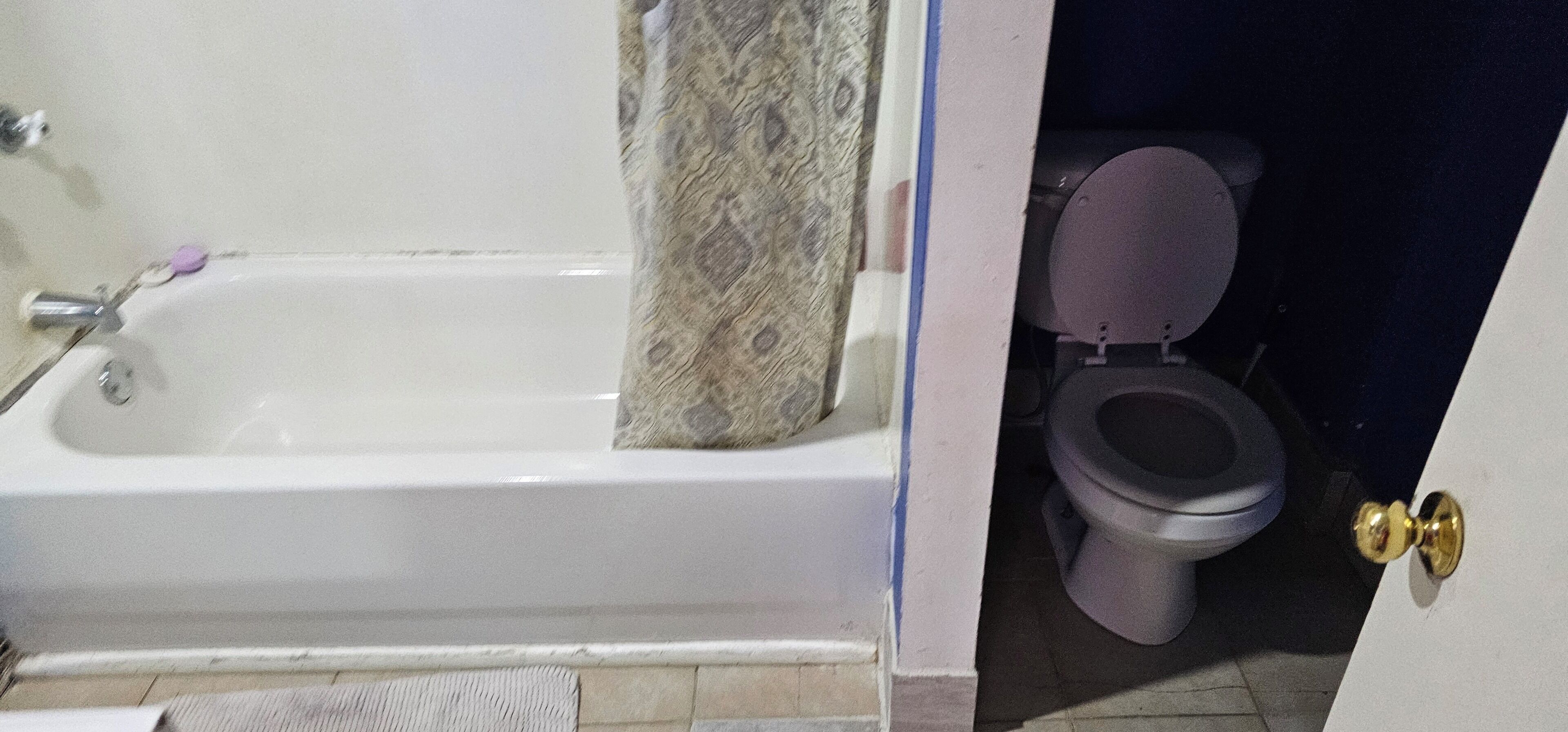Haartrockner, Handtücher, Seife, Toilettenpapier