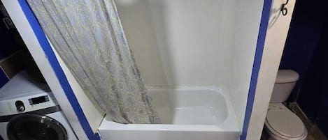 Hårtørrer, håndklæder, Sæbe, Toiletpapir