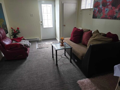 Comfortable & Relaxing Private Apartment in Laval, Minutes from Everything