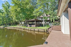 Property grounds - Pet-Friendly Lakefront Retreat - Dock, Kayaks & Fire Pit (Eatonton)