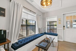 TV, fireplace, offices - Pet-Friendly Lakefront Retreat - Dock, Kayaks & Fire Pit (Eatonton)