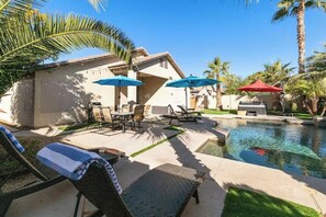 Outdoor dining - Chandler Hideaway - Relax & unwind (Chandler)