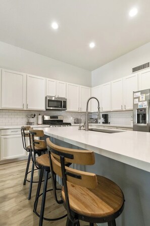 Comfort Quadruple Room | Private kitchen