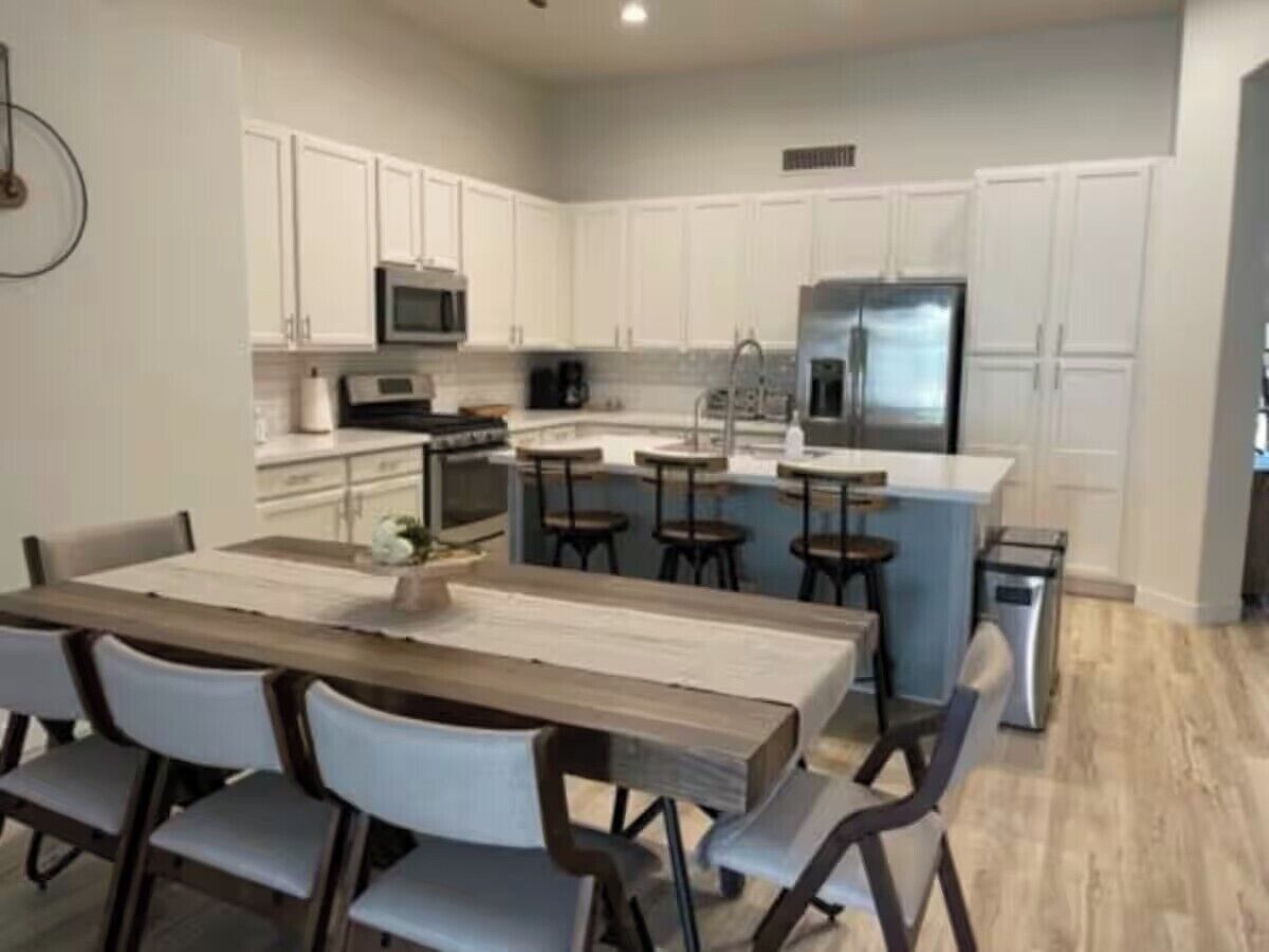 Comfort Quadruple Room | Tempat makan