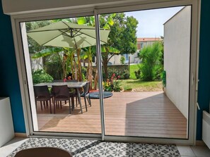 Dining - Residential neighborhood, pleasant south-facing house (FOURAS)