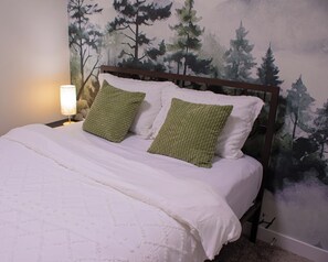 1 bedroom, iron/ironing board, free WiFi, bed sheets - Cozy 1 Bedroom modern space 15 min from YYC Airport (Calgary)