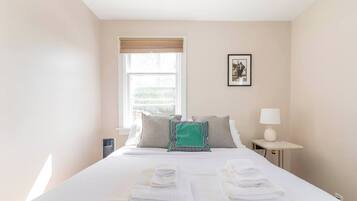 2 bedrooms, desk, iron/ironing board, travel cot