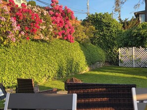 Property grounds - Garden Retreat • Deck Dining + Fire Pit (Seattle)