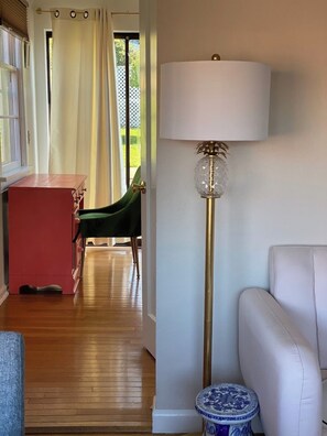 Smart TV - Garden Retreat • Deck Dining + Fire Pit (Seattle)