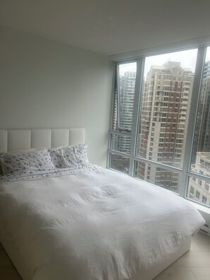 2 bedrooms, WiFi, bed sheets - 2bd 2bath condo downtown! Steps to stadium (Vancouver)