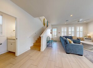 TV - Shared Pool-Palapa, Golf Cart Access, Parking for 2 (Port Aransas)