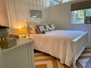 3 bedrooms, WiFi, bed sheets - West Pointe on Torch Lake - 30 Day minimum rental (Kewadin)