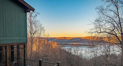 Emerald Overlooking Center Hill Lake