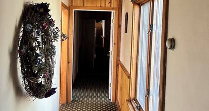 Spacious, comfortable 1 BR with FULL kitchen, large sitting rm, private bath