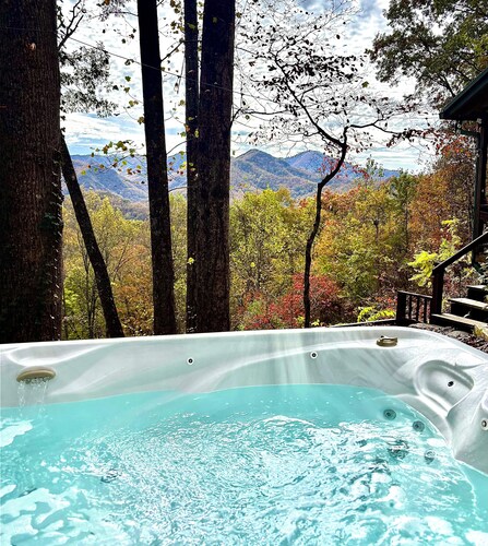 Mountain Views! 3BR/2Bath, NOC 5 mins! Paved Roads, Hot tub