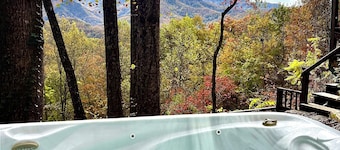 Mountain Views! 3BR/2Bath, NOC 5 mins! Paved Roads, Hot tub