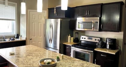 Comfortable Central Regina Stay | Parking + Fast WiFi
