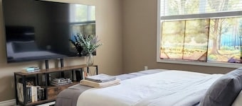 Comfortable Central Regina Stay | Parking + Fast WiFi