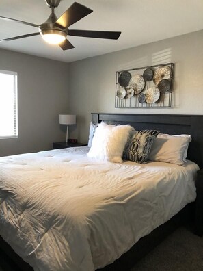 Iron/ironing board, WiFi, bed sheets - Beautiful 1-Bed 1-Bath in prime area of Scottsdale (Scottsdale)