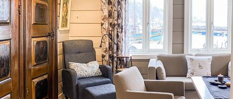 Televisión y chimenea