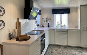 Coffee/tea maker, fridge, oven, stovetop - Cozy home in Jelsa with house sea view (Jelsa)