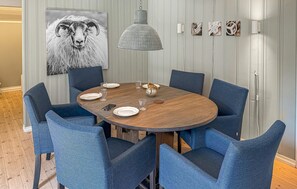 Dining - Stunning home in Kolbeinsvik with WiFi (Kolbeinsvik)