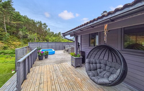 Stunning home in Kolbeinsvik with WiFi
