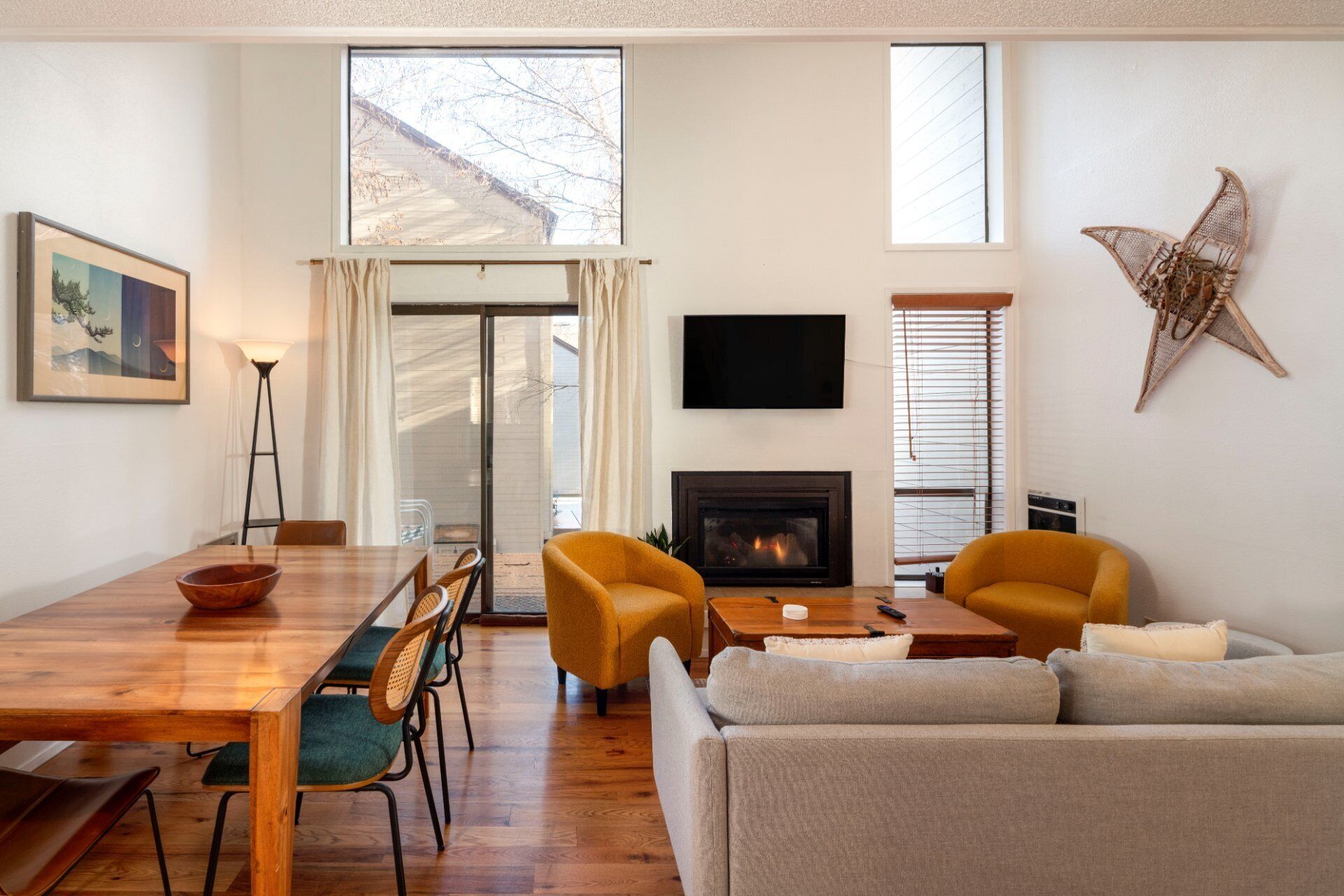 Smart-tv en een open haard