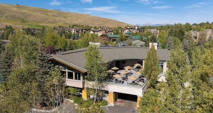 Indian Springs 2444 - Cozy 2BR + Loft Next to Dollar Mountain Lift