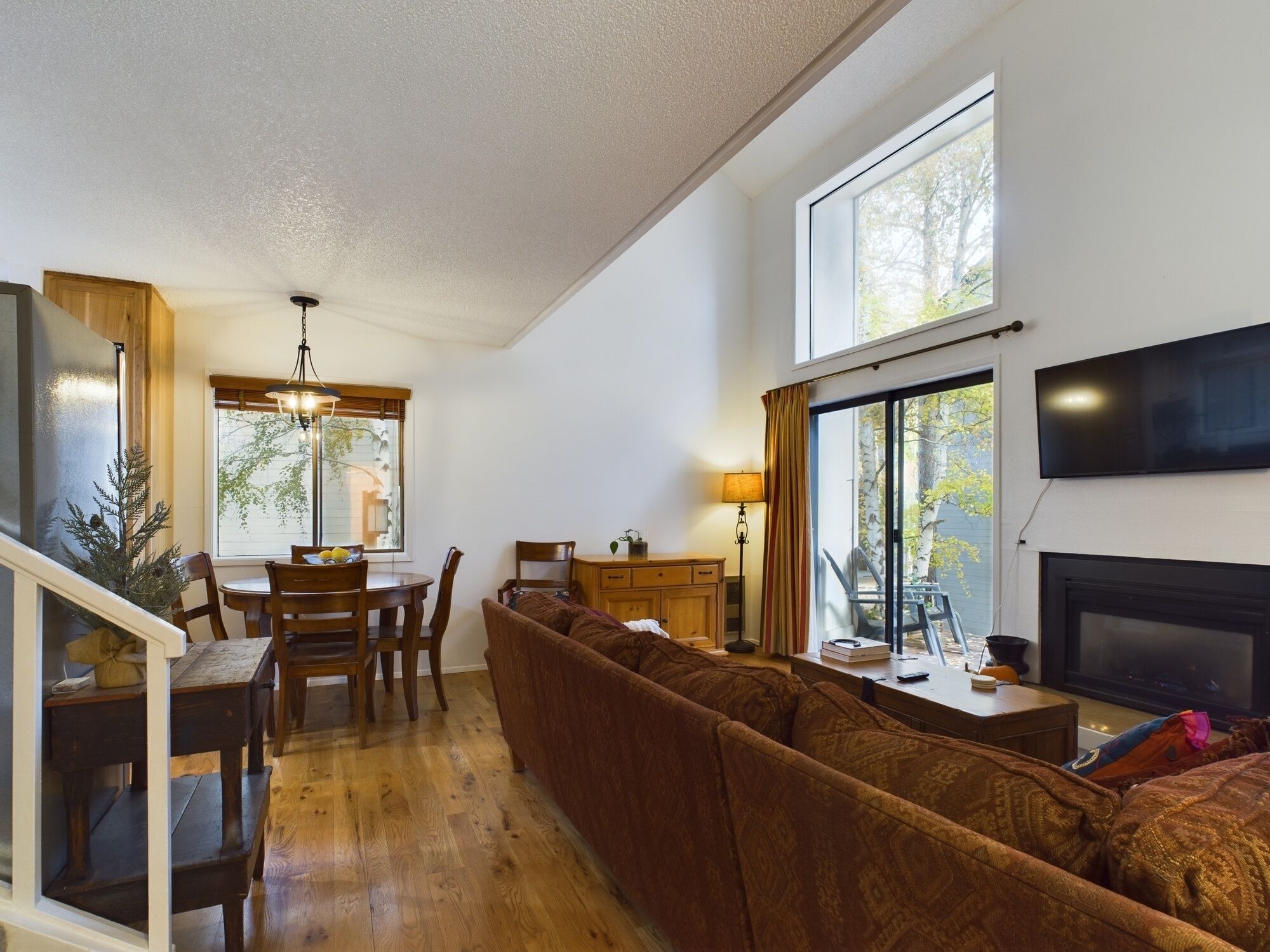 智能电视、壁炉