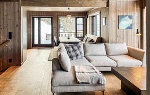 Smart TV, fireplace - Lovely home in Bjorli with sauna (Bjorli)