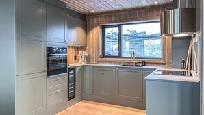 Coffee/tea maker, fridge, oven, stovetop - Lovely home in Bjorli with sauna (Bjorli)
