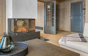 Smart TV, fireplace - Lovely home in Bjorli with sauna (Bjorli)