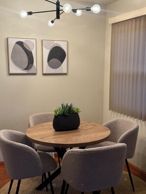 Dining - Modern 3-bedroom house in tranquil North Chicago near Great Lakes Navy Base (North Chicago)