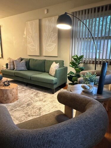 Modern 3-bedroom house in tranquil North Chicago near Great Lakes Navy Base