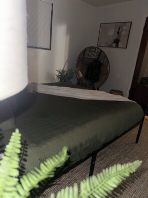 Room - Modern 3-bedroom house in tranquil North Chicago near Great Lakes Navy Base (North Chicago)