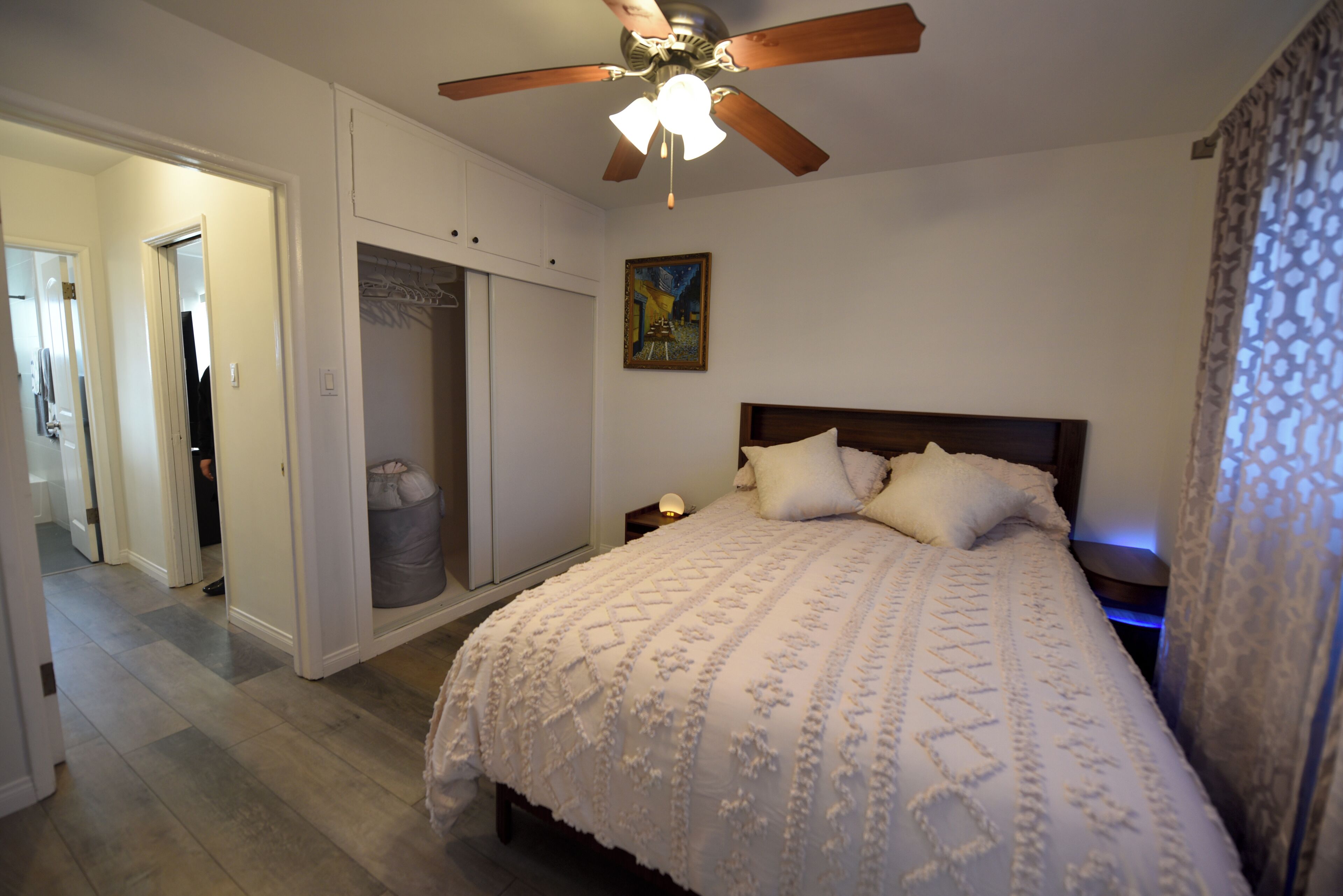 Iron/ironing board, WiFi, bed sheets