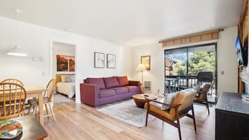 Een smart-tv en een open haard