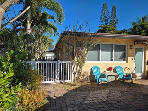 Unclassified image, 2 of 31, button - Palms 1 - 2bdrm 2miles to Dania/Hollywood Beaches (Dania Beach)