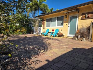 Terrace/patio - Palms 1 - 2bdrm 2miles to Dania/Hollywood Beaches (Dania Beach)