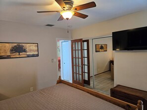 2 chambres, fer et planche à repasser, Wi-Fi, draps fournis
