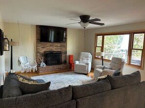 Living area - Private 3 Bed/2 Bath Watts Bar Lakehouse on Fenced 2 Acres [newly listed 2026] (Ten Mile)