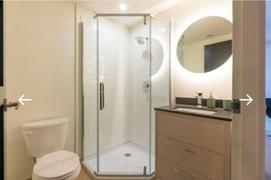 Dusche, Haartrockner, Bidet, Handtücher