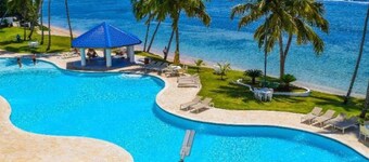 Cozy 2-bedroom Beach Front Condo with AC