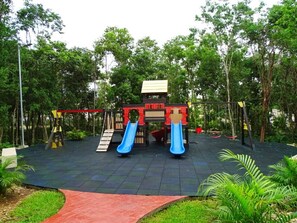 Children’s area - House in Ciudad Mayakoba : 7 guests : Playa del Carmen : Shared swimming pool (playa del carmen)