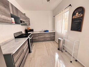 Microwave, oven - House in Ciudad Mayakoba : 7 guests : Playa del Carmen : Shared swimming pool (playa del carmen)
