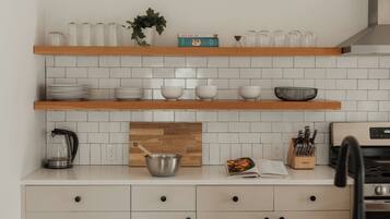 Coffee/tea maker, fridge, microwave, oven