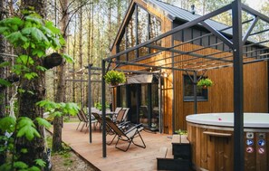 Outdoor spa tub - 2 bedroom stunning home in Gralewo-Stacja (Gralewo-Stacja)