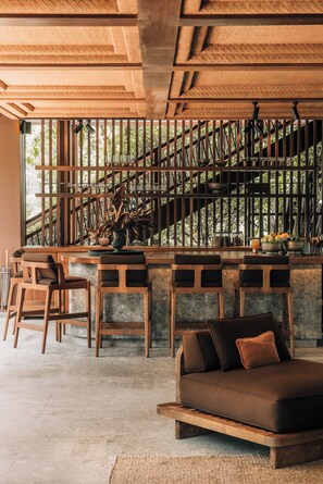 Poolside bar - LOST LINDENBERG (Pekutatan)