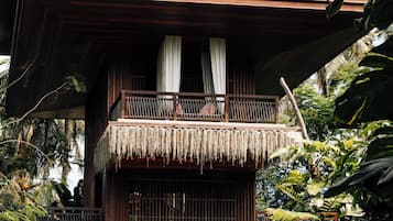 Caja de seguridad en la habitación y escritorio